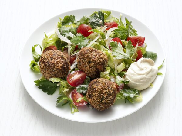 Falafelsalaatti